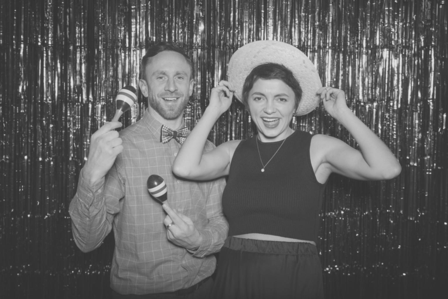 パーティー会場の装飾セットアップ